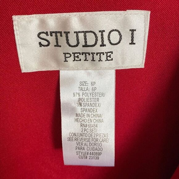 🔥3/$20🔥 Studio I Petite red embroidered blazer size 6P - Picture 7 of 9